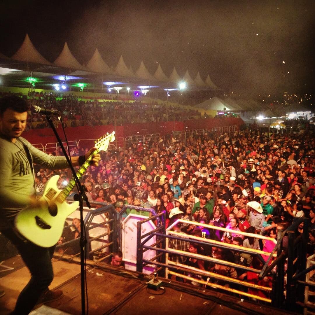 Registro de Viny Leite em shows, encontros e bastidores