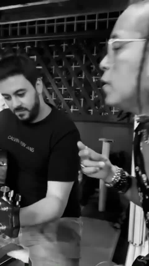 Vídeo de Viny Leite em apresentação e bastidores