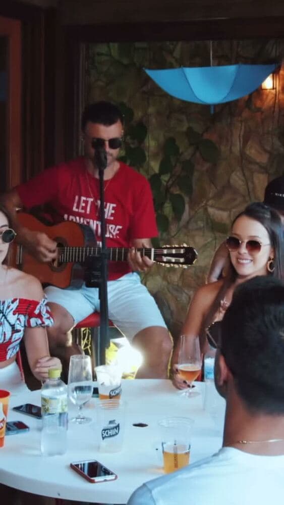Vídeo de Viny Leite em apresentação e bastidores