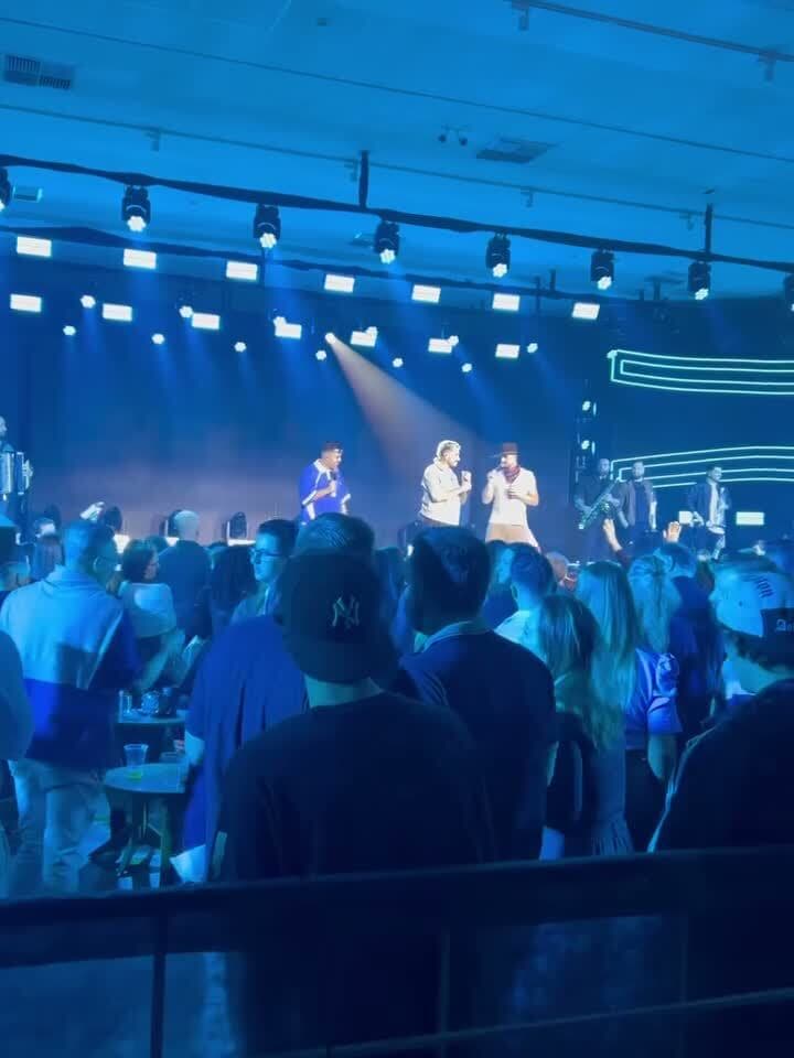 Vídeo de Viny Leite em apresentação e bastidores